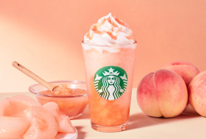スタバ新作は“ピーチ”が主役！　熟した果肉の甘さを楽しめるフラペチーノなど全3種