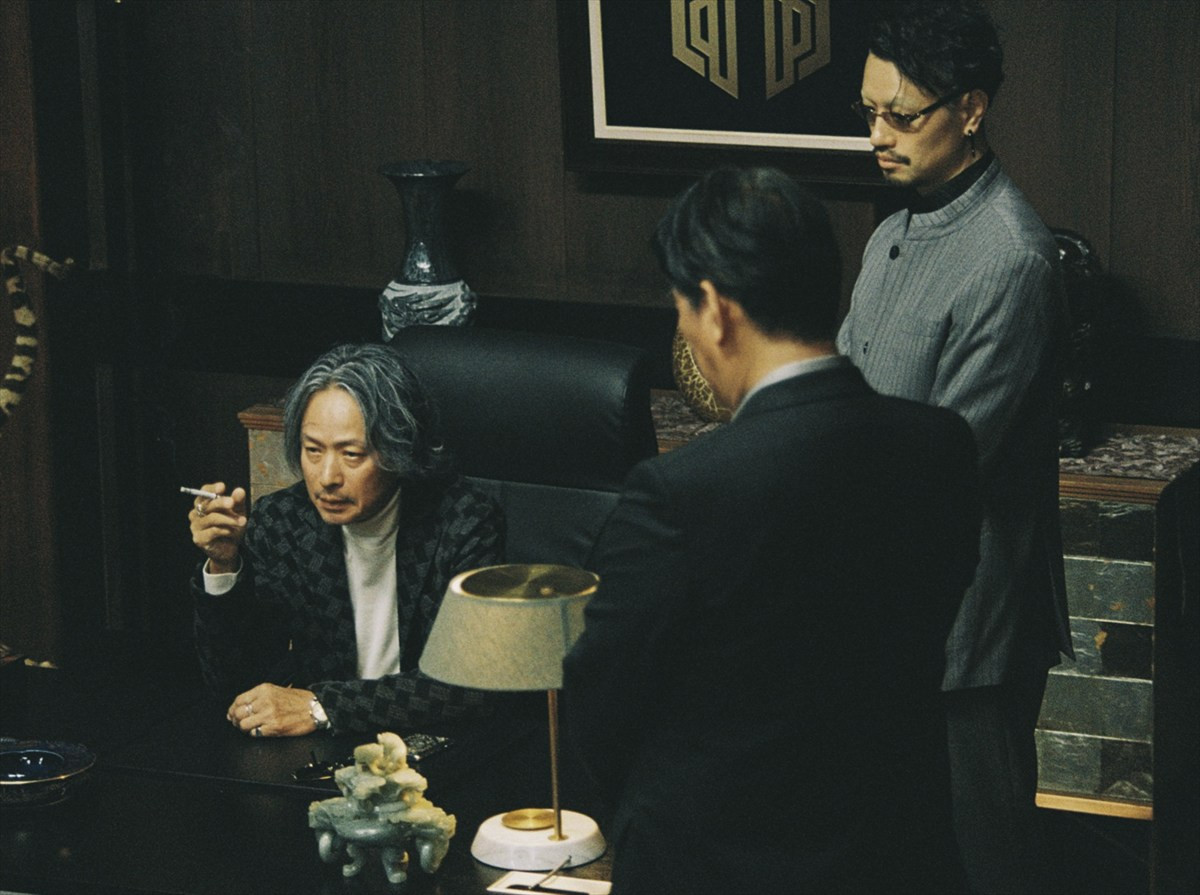 舘ひろし主演『港のひかり』、孤独なふたりを取り巻く豪華キャストたちを活写　場面写真一挙解禁