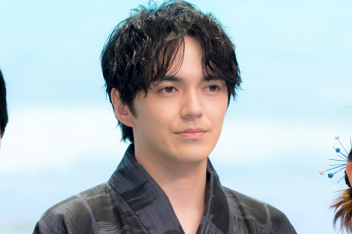 福原遥、生ウインク披露で照れ笑い　生田絵梨花がメロメロ