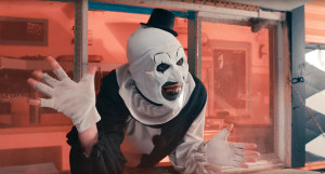 嘔吐・失神者続出の残虐ホラー『テリファー』がお化け屋敷に！　米ユニバーサル・スタジオに登場