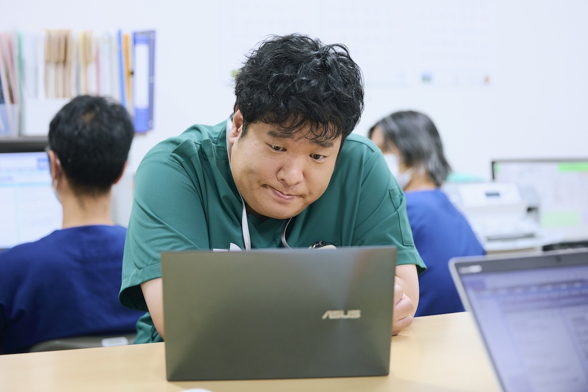 松本潤、初の医師役で“人”を診る総合診療医に　ヒューマン医療ドラマ『19番目のカルテ』今夜スタート
