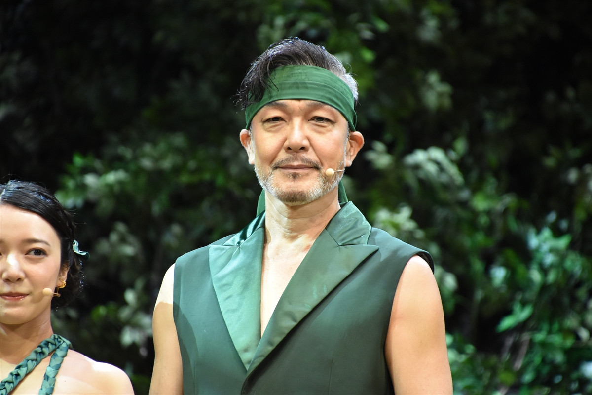 堂本光一、激しい動きで衣装が…「コンサートが終わる頃にはビリビリに」