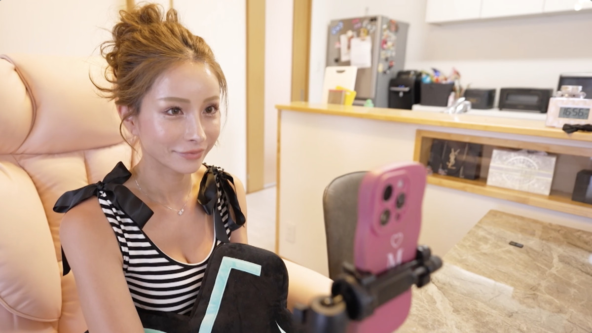 38歳で孫2人いるシンママ、収入源にビックリ「月200～300万円」