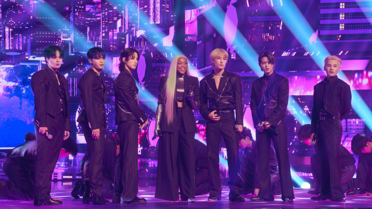 JO1、Kep1er、ITZYら出演！　世界的トップアーティスト×K‐POPグループが夢のコラボを実現する『KPOPPED』Apple TV＋にて配信開始