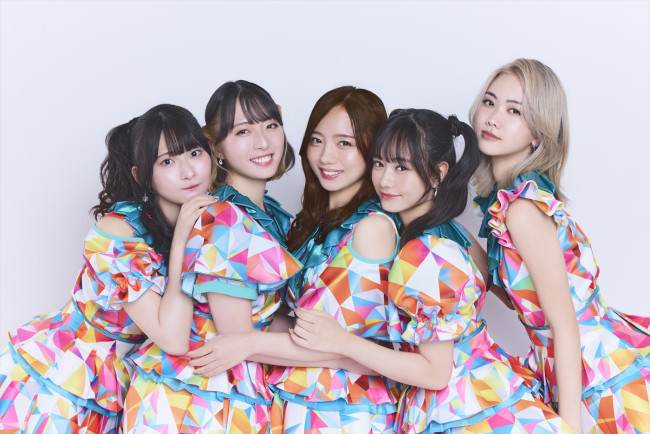 映画『恋愛裁判』劇中アイドル「ハッピー☆ファンファーレ」を演じる（左から）桜ひなの、今村美月、齊藤京子、仲村悠菜、小川未祐