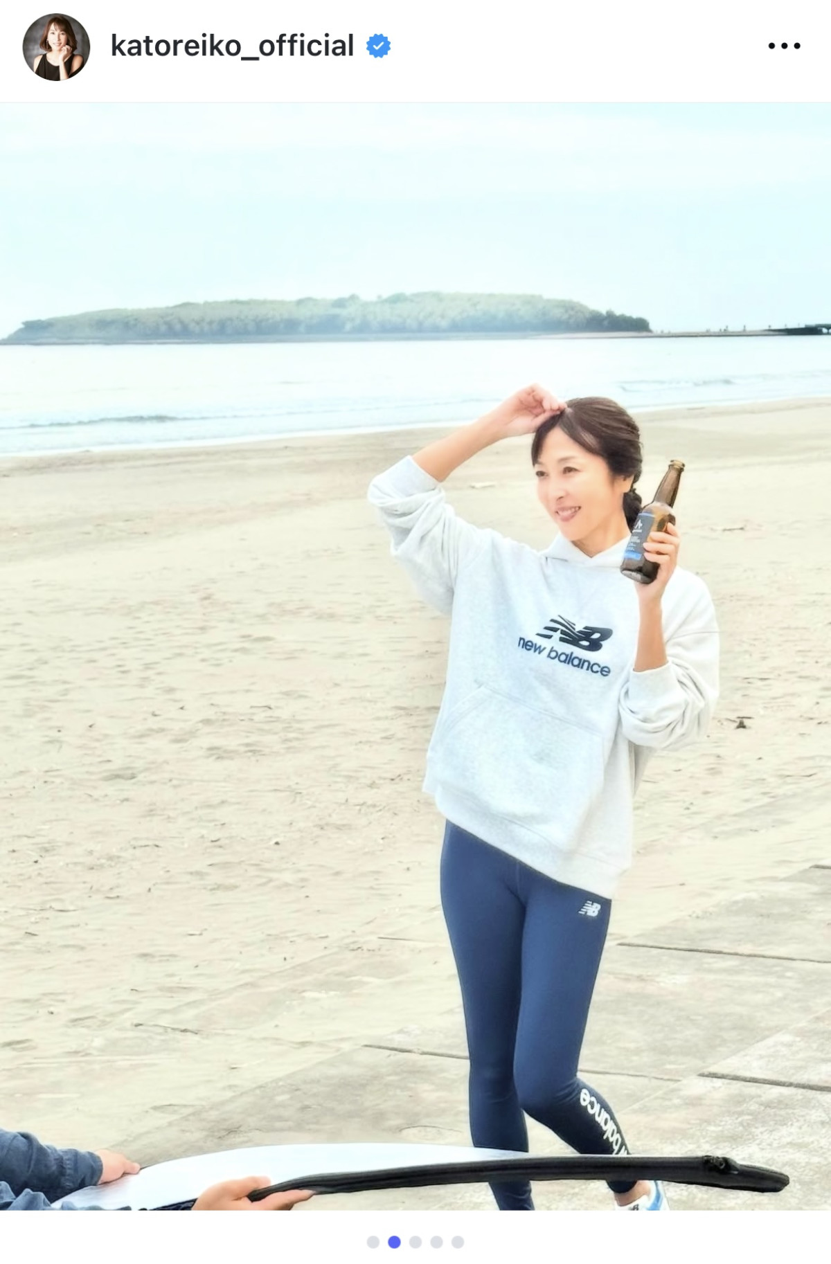 伝説のグラビアクイーン・かとうれいこ56歳、美貌健在のビーチショットに「変わらない」「ほんとにアイドル」
