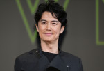 福山雅治、映画『ブラック・ショーマン』完成報告会に登場