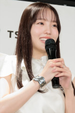 本田真凜、写真集『MARIN』発売記念会見に登場