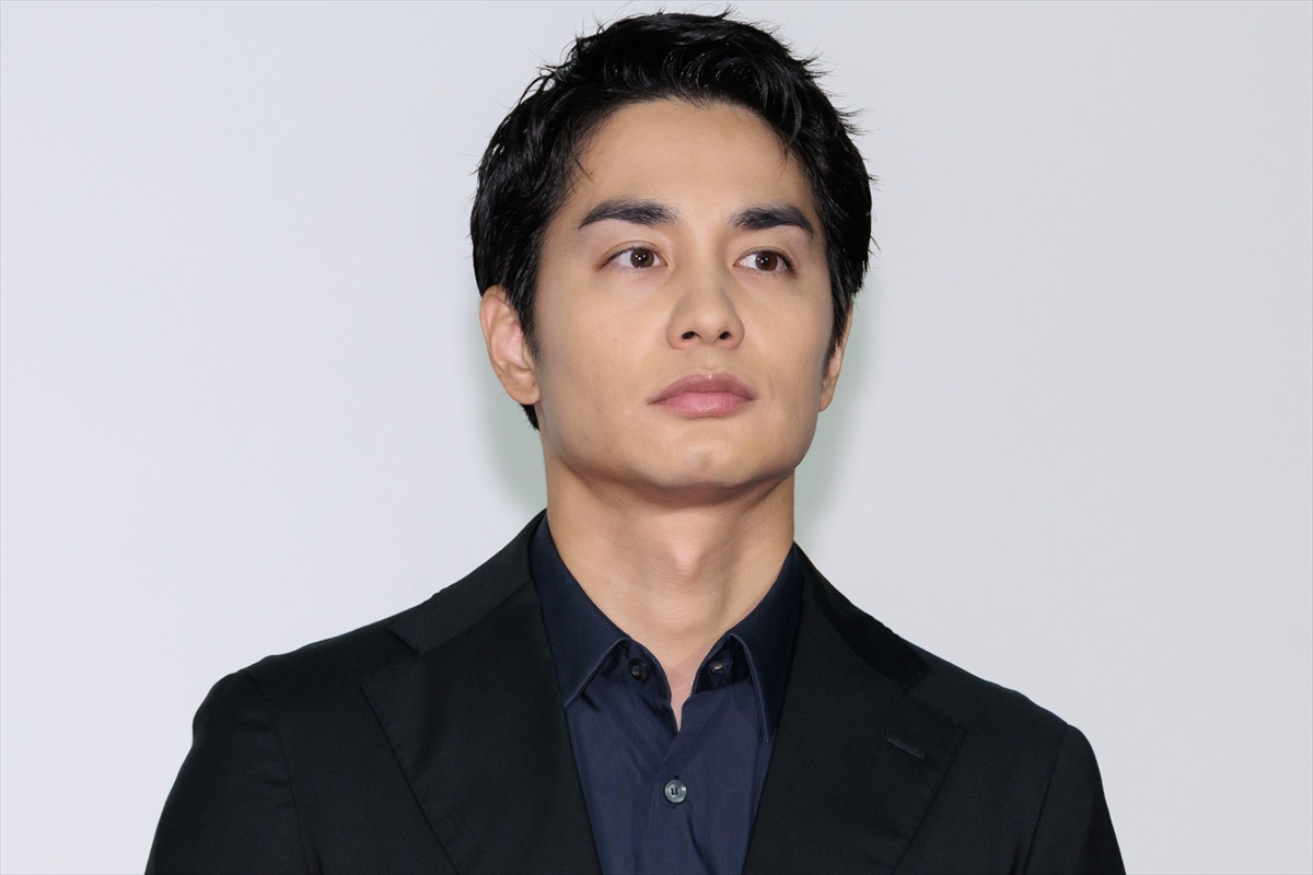 仲野太賀、父・中野英雄と親子共演　真正面での対峙に「誰かのいたずらかな？」