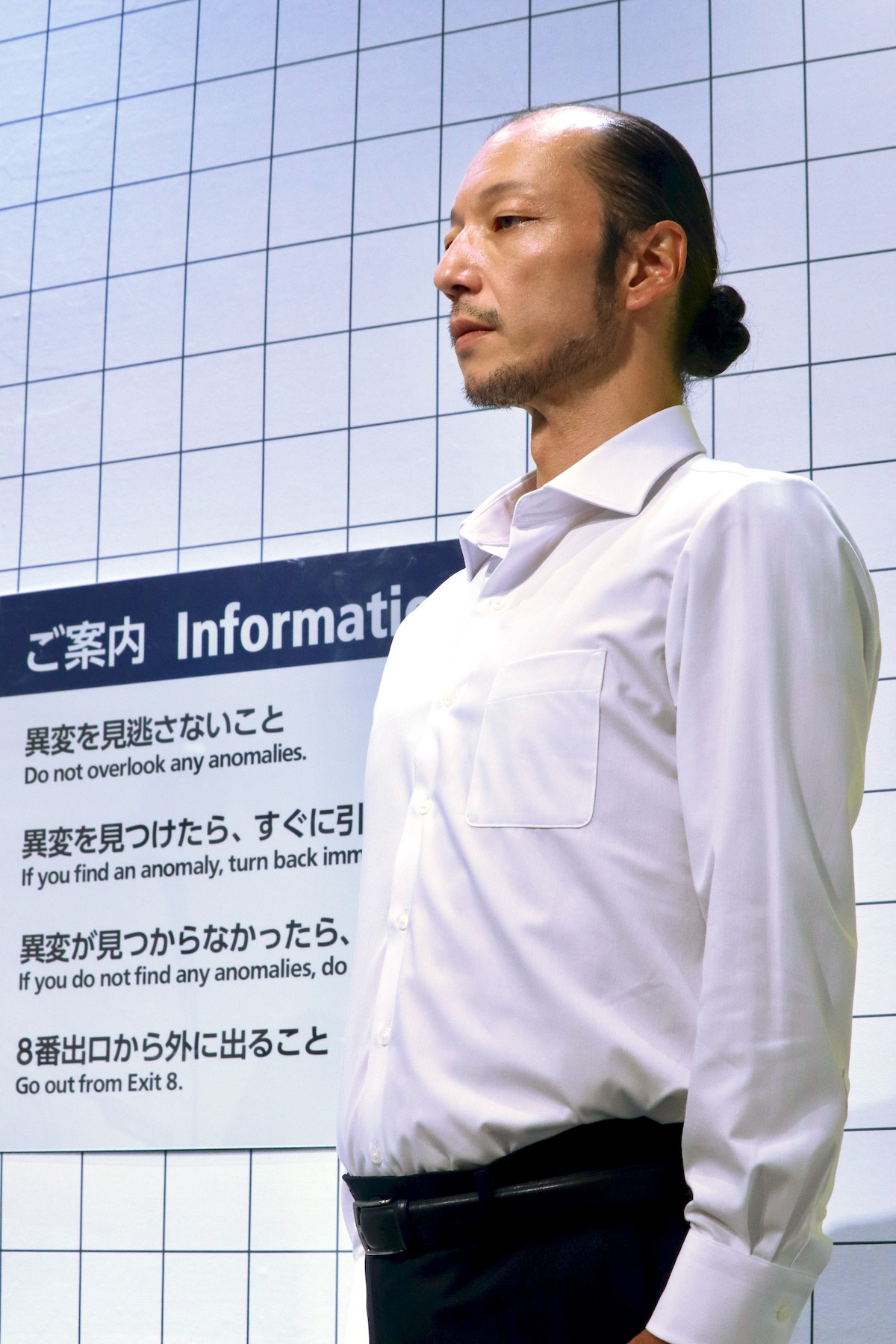 1日限定『８番出口』“歩く男”グリーティングに長蛇の列　無表情→笑顔で歓声上がって大盛り上がり