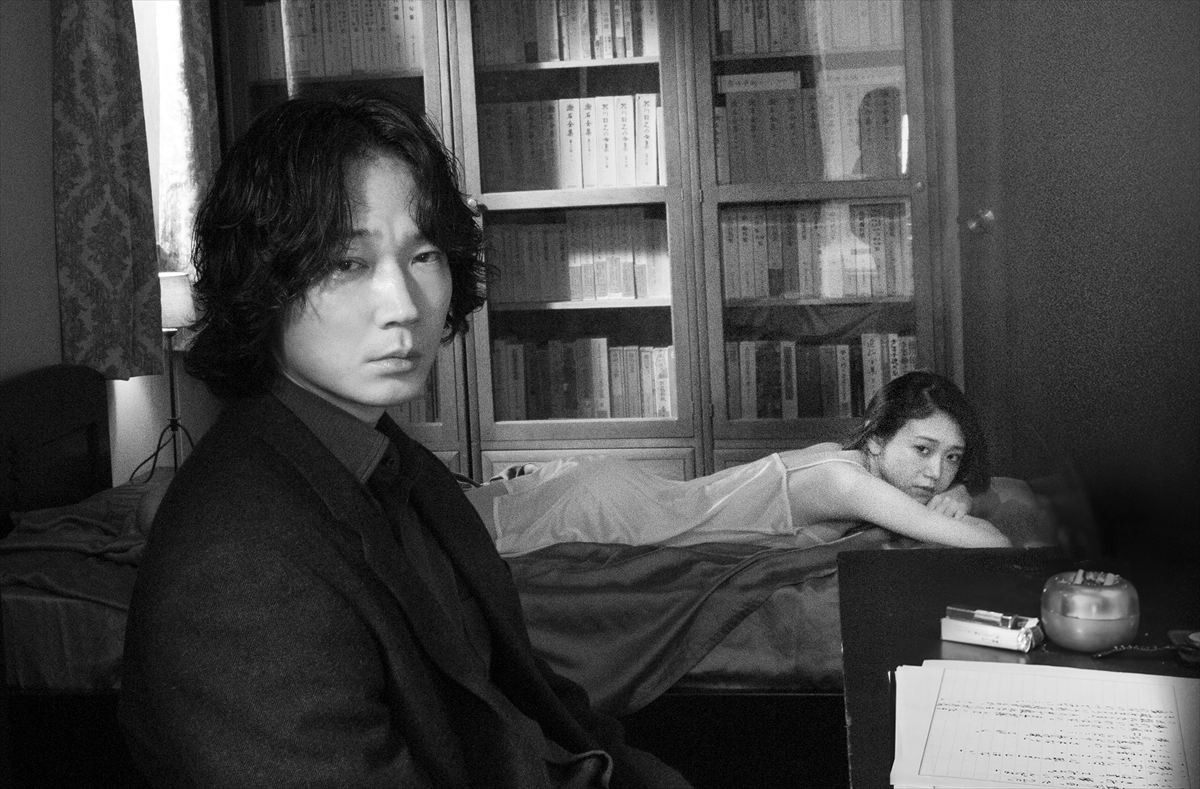 綾野剛が枯れかけた男の色気と愛らしさを併せ持つこじらせ男に　映画『星と月は天の穴』予告＆場面写真解禁