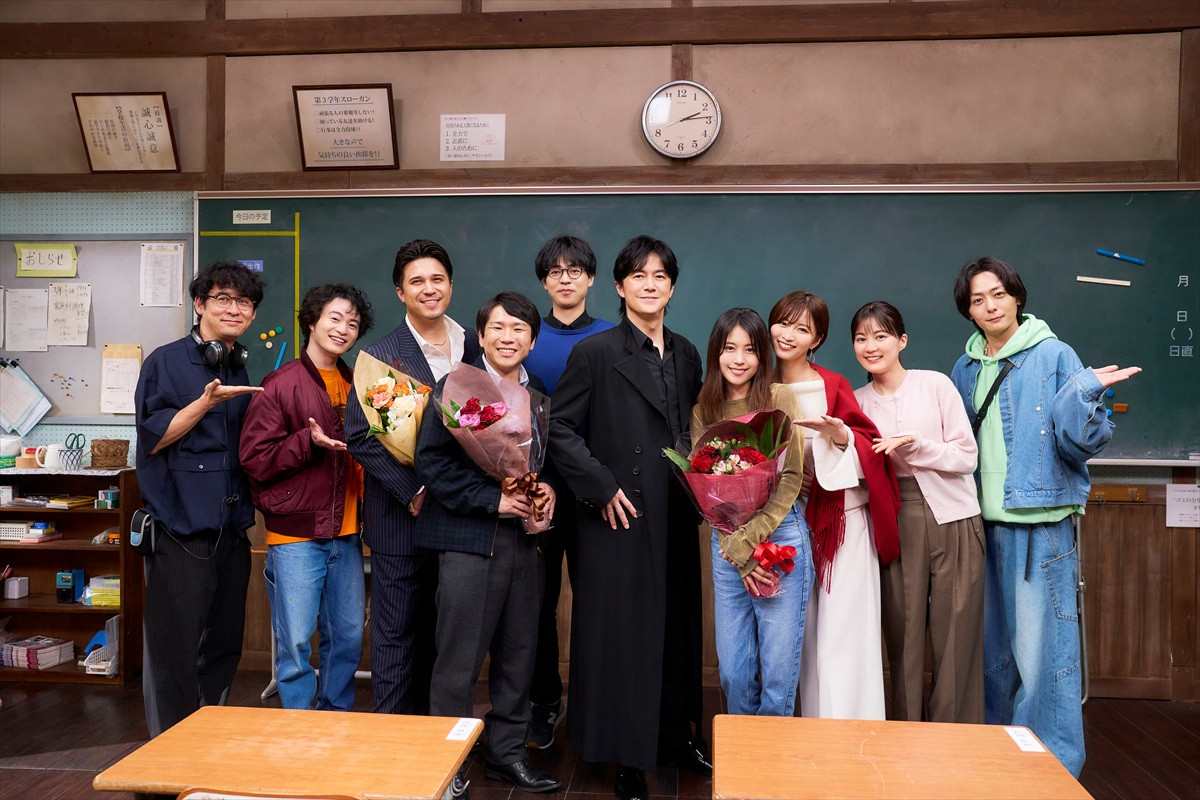 動員105万人突破！ 『ブラック・ショーマン』福山雅治＆有村架純らキャストのクランクアップ写真到着