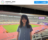 “前髪あり”のヘアスタイルが新鮮　※「コンテンツ・スリー」インスタグラム