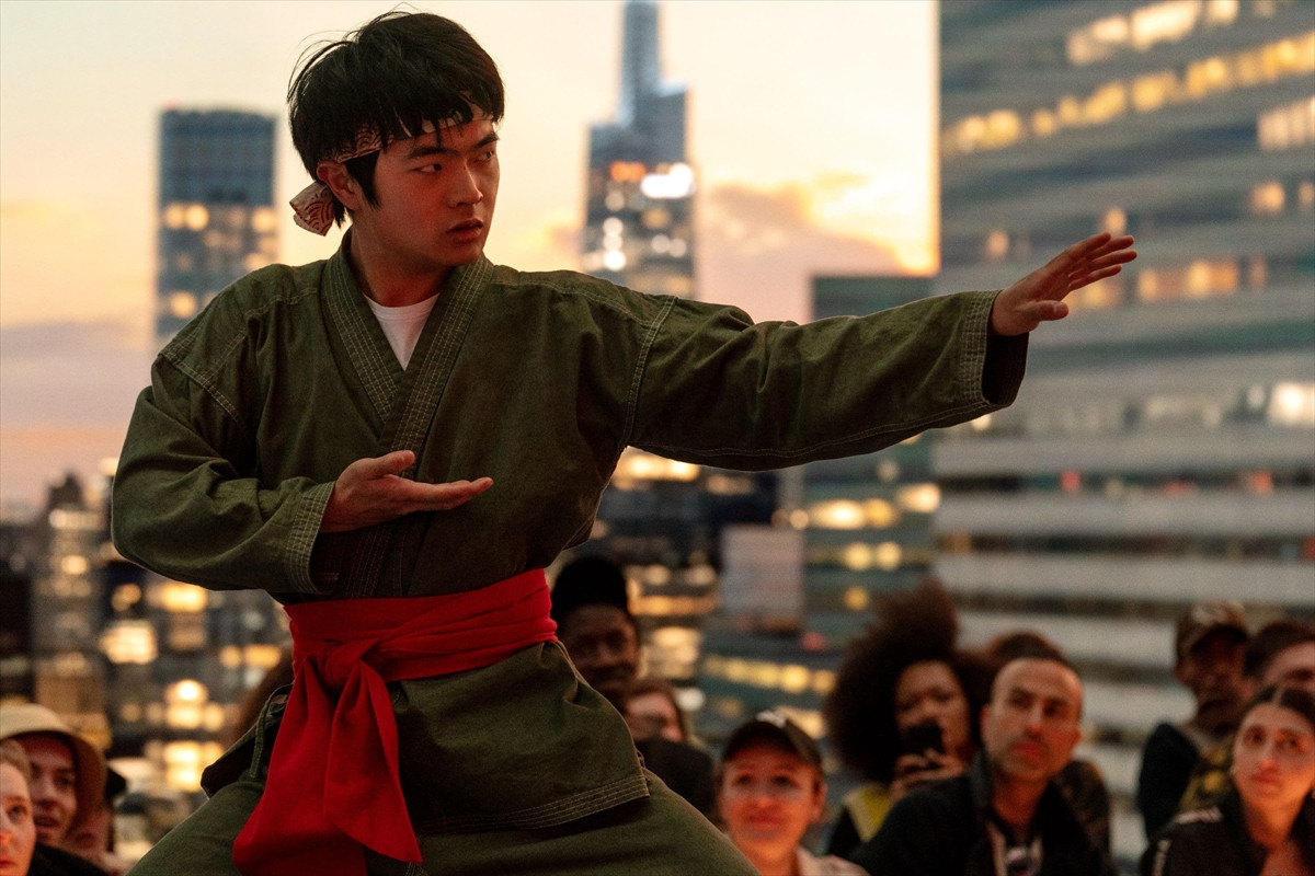 レジェンド2人が弟子を猛特訓！ 『ベスト・キッド』最新作本編映像　シリーズファン胸熱のサプライズ登場も明らかに