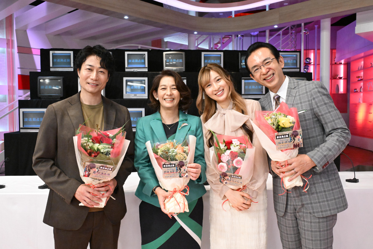 櫻井翔＆比嘉愛未、“夫婦”そろって『放送局占拠』がクランクアップ！　「次の機会がある時は同じ現場で！」