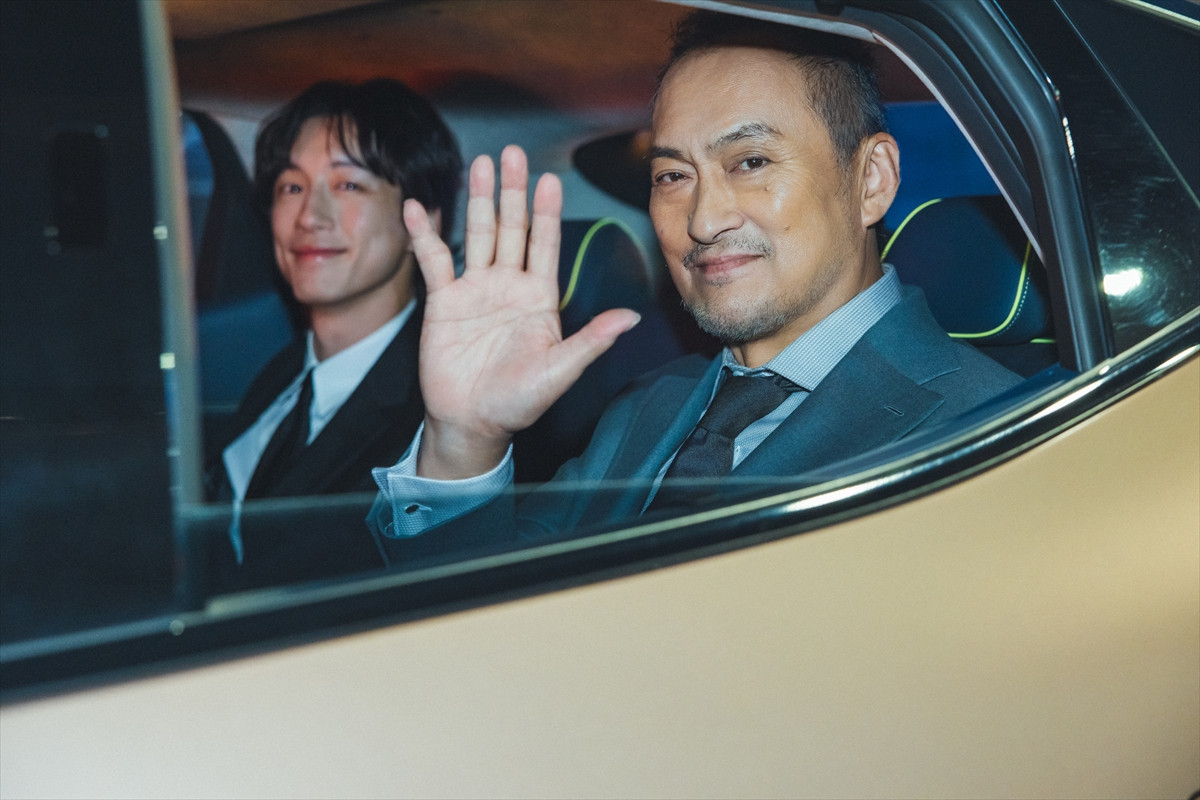 坂口健太郎＆渡辺謙、『盤上の向日葵』で釜山国際映画祭に登場　舞台挨拶で韓国語も披露