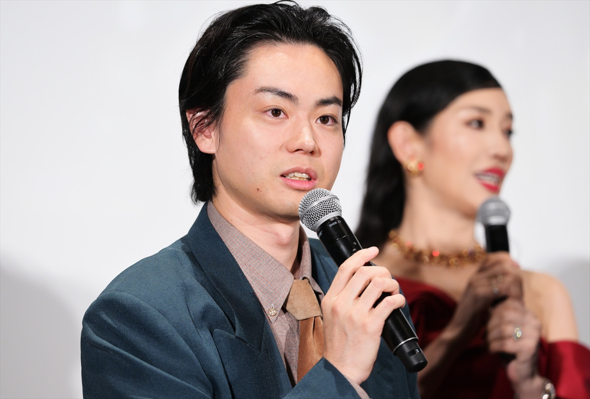 菅田将暉、三谷幸喜の脚本の魅力を語る　幾田りらの差し入れエピソードも明かす