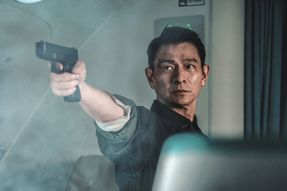 アンディ・ラウVSハイジャッカー、高度5000メートルで迫力アクション『フライト・フォース　極限空域』ポスター＆予告解禁
