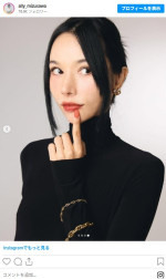 水沢アリー、激レアな7年ぶり黒髪ロングショットに反響　※「水沢アリー」インスタグラム
