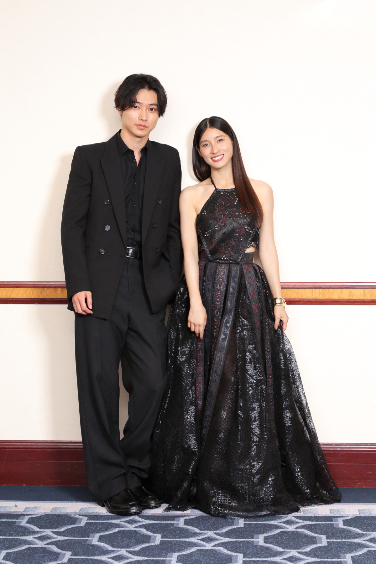 山崎賢人＆土屋太鳳、朝ドラ以来の夫婦役に息ぴったり　「前世でも出会っていたのかも」