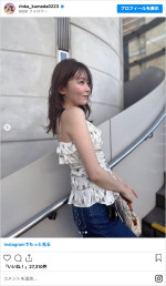 キュートなキャミソール姿　※「久間田琳加」インスタグラム