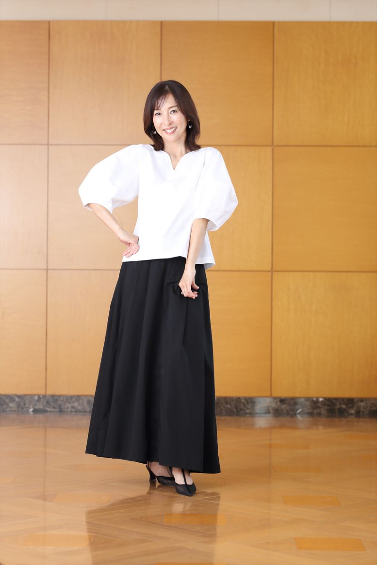 かとうれいこ56歳、水着でも魅せる“27年ぶりの写真集”　年齢を重ねることには「日々マイペースに抗ってる」