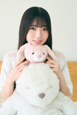 「五期生のぽかぽか写真館」より坂井新奈