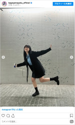 ミニスカコーデを披露した影山優佳　※「影山優佳」インスタグラム