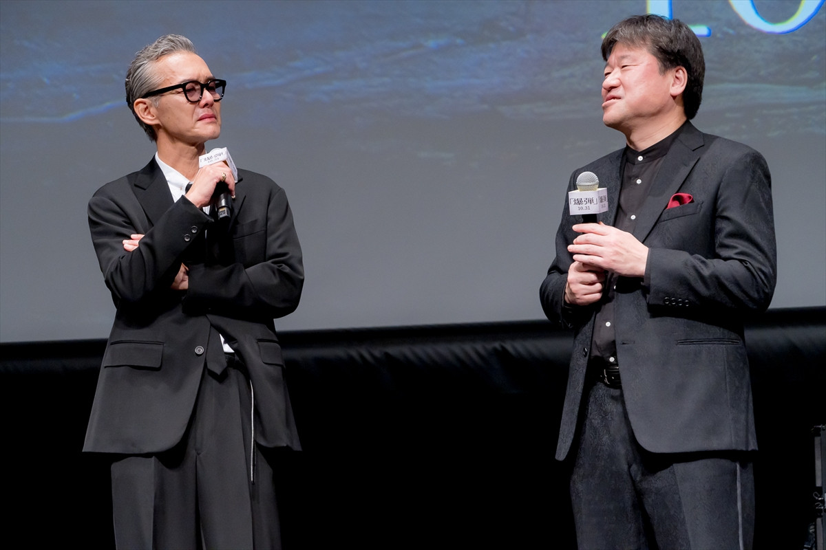 渡部篤郎、舞台挨拶で涙　佐藤二朗「いきなり泣き出すからびっくりしちゃった」