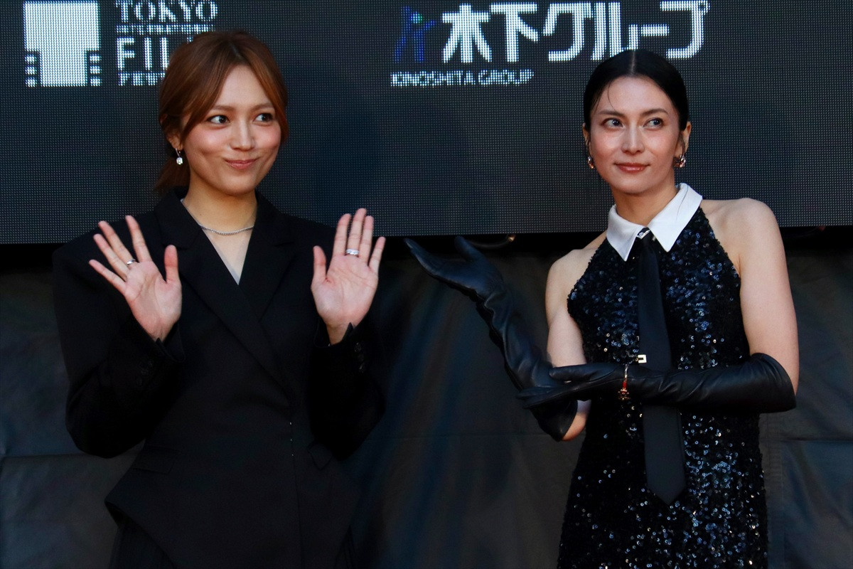 川口春奈、モードなメイクで印象激変！＜第38回東京国際映画祭＞