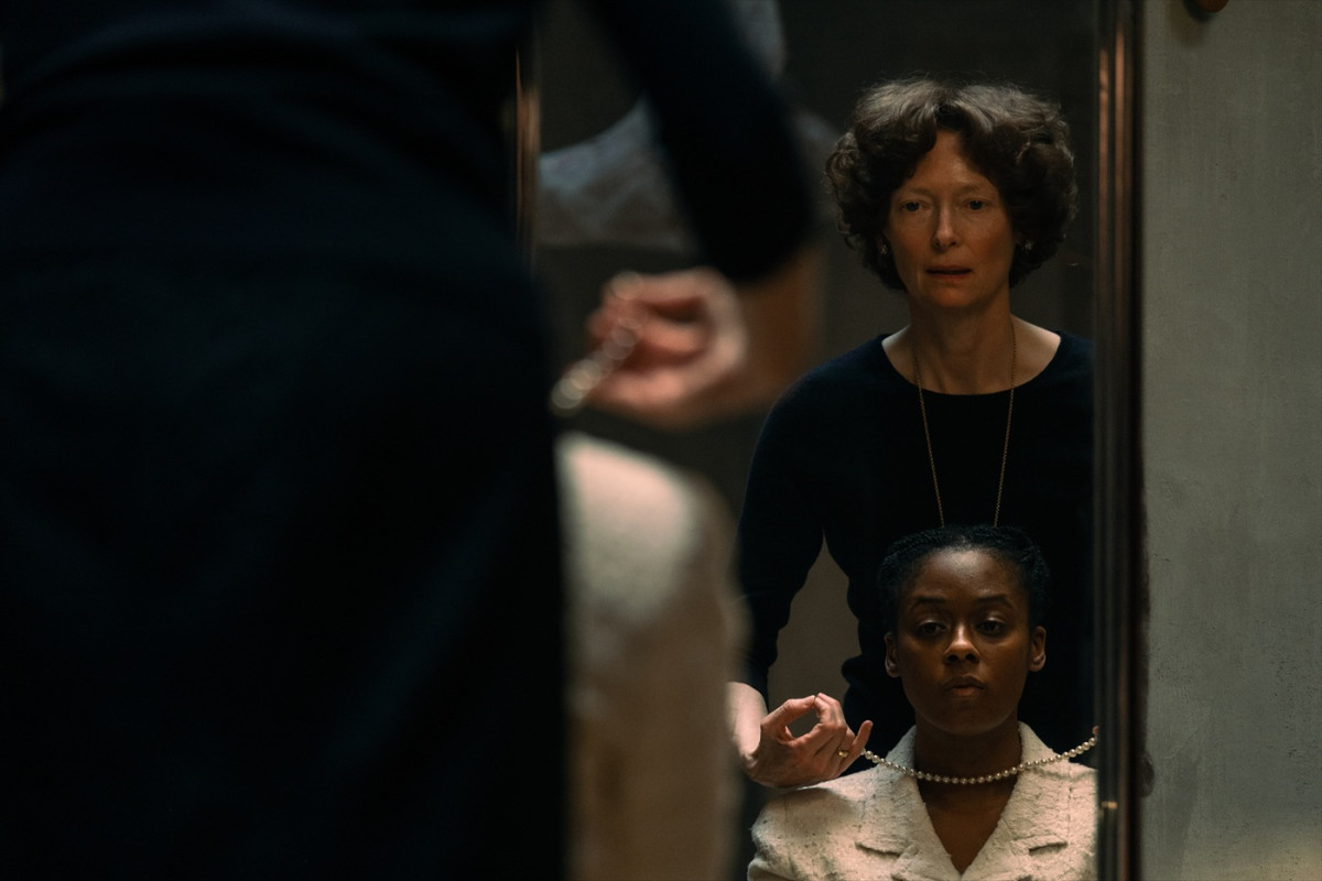 ティルダ・スウィントンの猫耳姿も！　オッペンハイマー監督がおくるミュージカル映画『THE END』シーン写真6点解禁