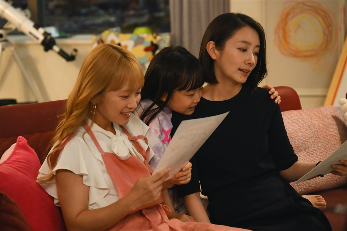 『フェイクマミー』第4話 “茉海恵”川栄李奈、“薫”波瑠の妹として学校のファミリーデーに参加