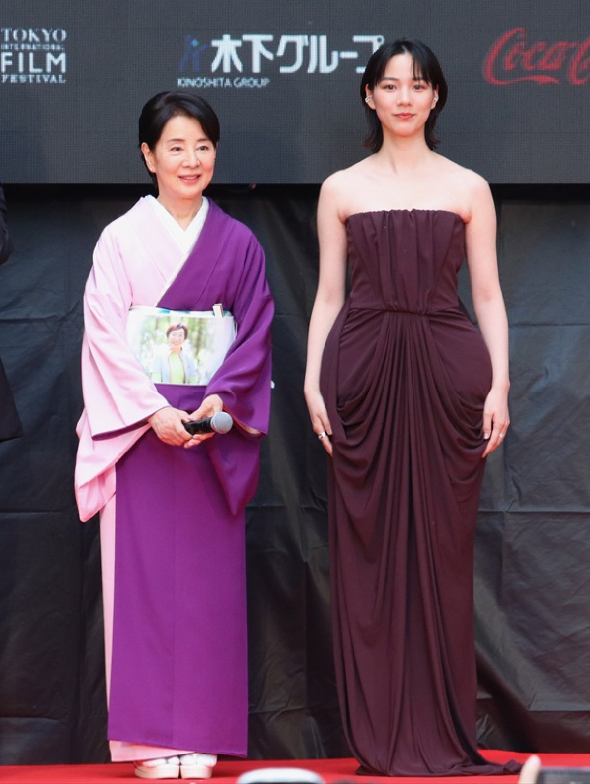 吉永小百合は美しい着物姿&のんはタイトな大胆ドレスで登場<第38回東京国際映画祭>