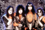 KISS（左から）エース・フレーリー、ポール・スタンレー、ジーン・シモンズ、ピーター・クリス