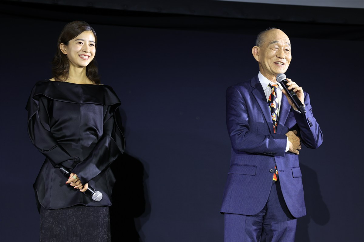 『港のひかり』、主演・舘ひろし＆藤井道人監督らが輪島市でレッドカーペットをかっ歩「プレミア上映はこの輪島でやりたかった」