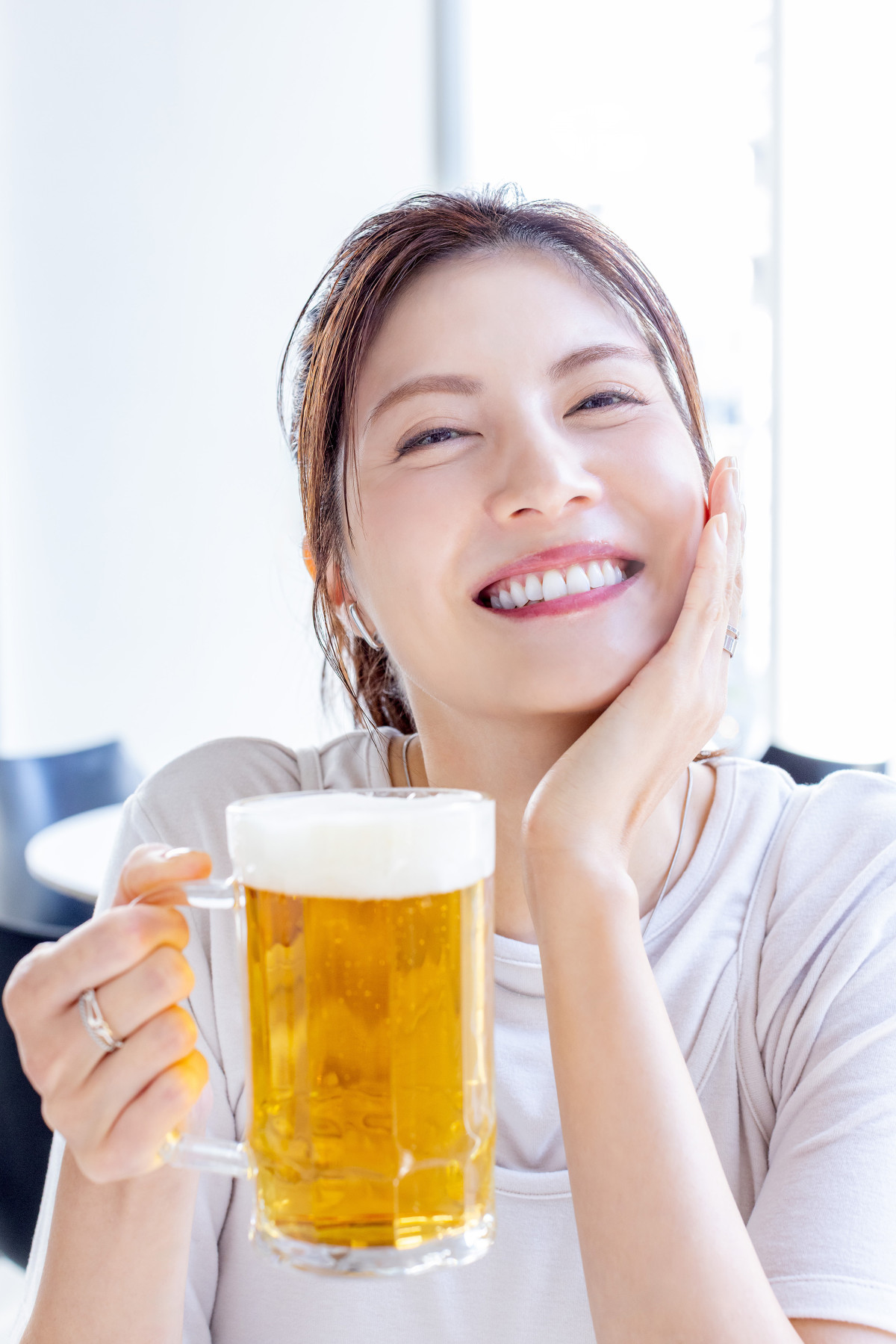 佐藤ありさ初のカレンダー、12.20発売決定！　デビューから20年の歩みと“今”を映し出す