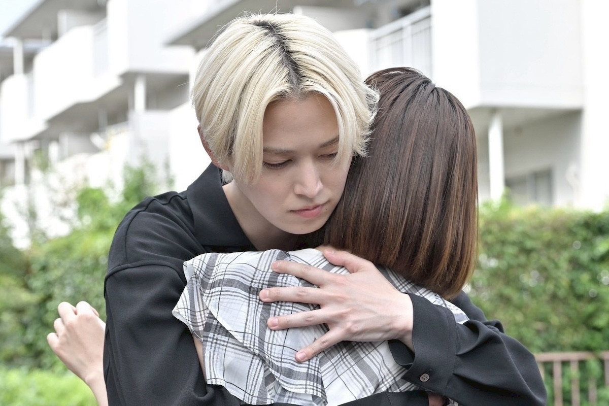 『娘の命を奪ったヤツを殺すのは罪ですか?』“レイコ”齊藤京子、“成瀬”白岩瑠姫からのハグに呆然「どういうこと?」「キュン」