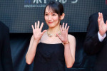 「第38回東京国際映画祭」オープニングレッドカーペットに登場した吉岡里帆
