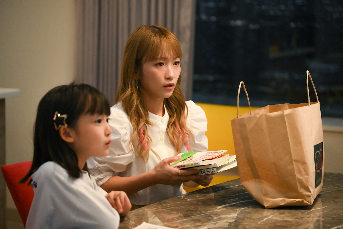 今夜スタート『フェイクマミー』波瑠＆川栄李奈が禁断の“ニセママ契約”を結ぶ主人公に