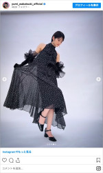 『若月佑美デビュー15周年記念カレンダー2026』のオフショット ※「若月佑美」インスタグラム