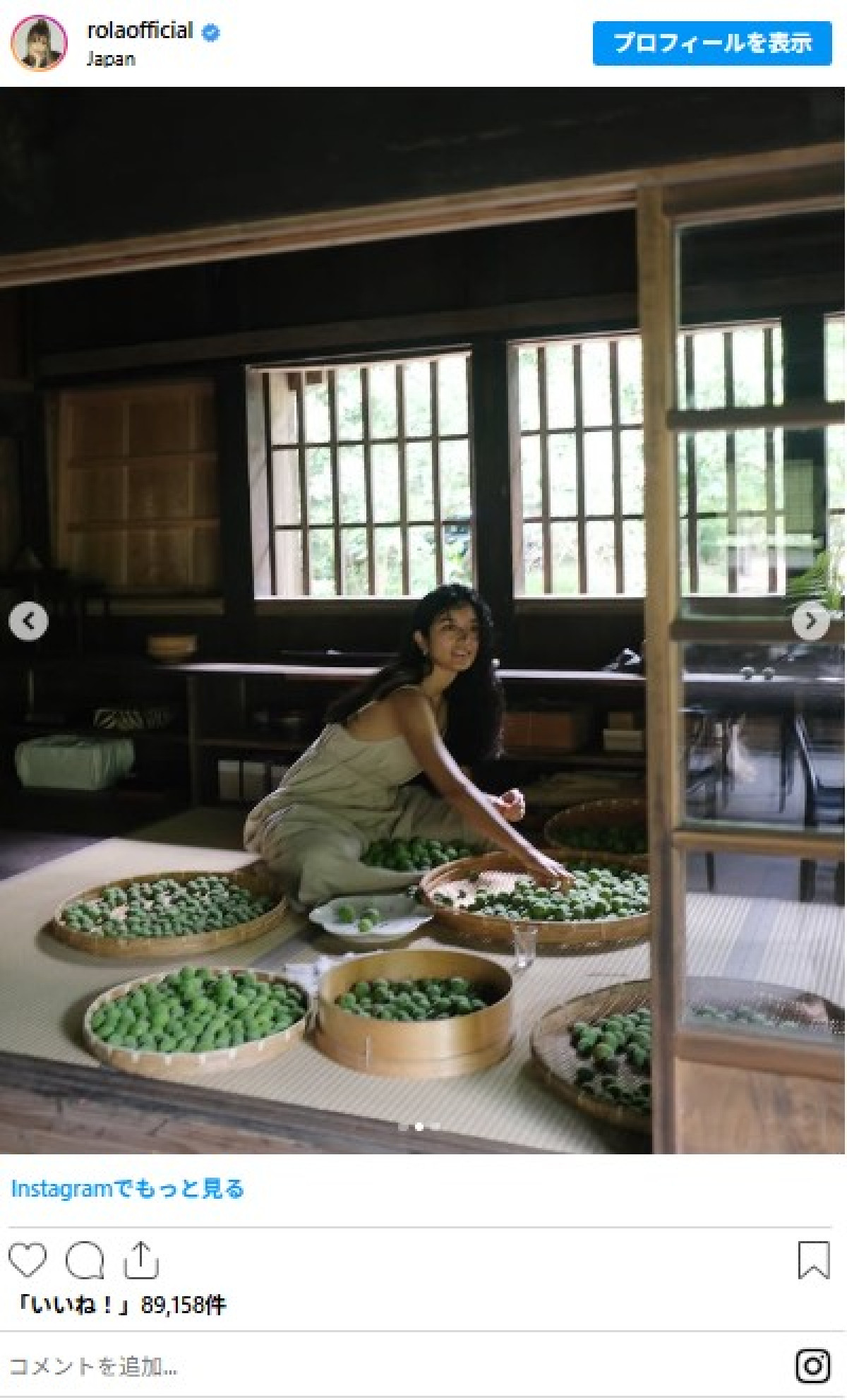 農業勉強中のローラ、背景とギャップがスゴい！　モードファッション×田園風景コレクション