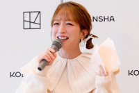 書籍『杉浦家、7人生活スタートです。」発売記念会見に出席した辻希美