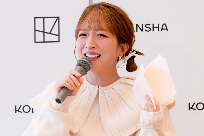 書籍『杉浦家、7人生活スタートです。」発売記念会見に出席した辻希美