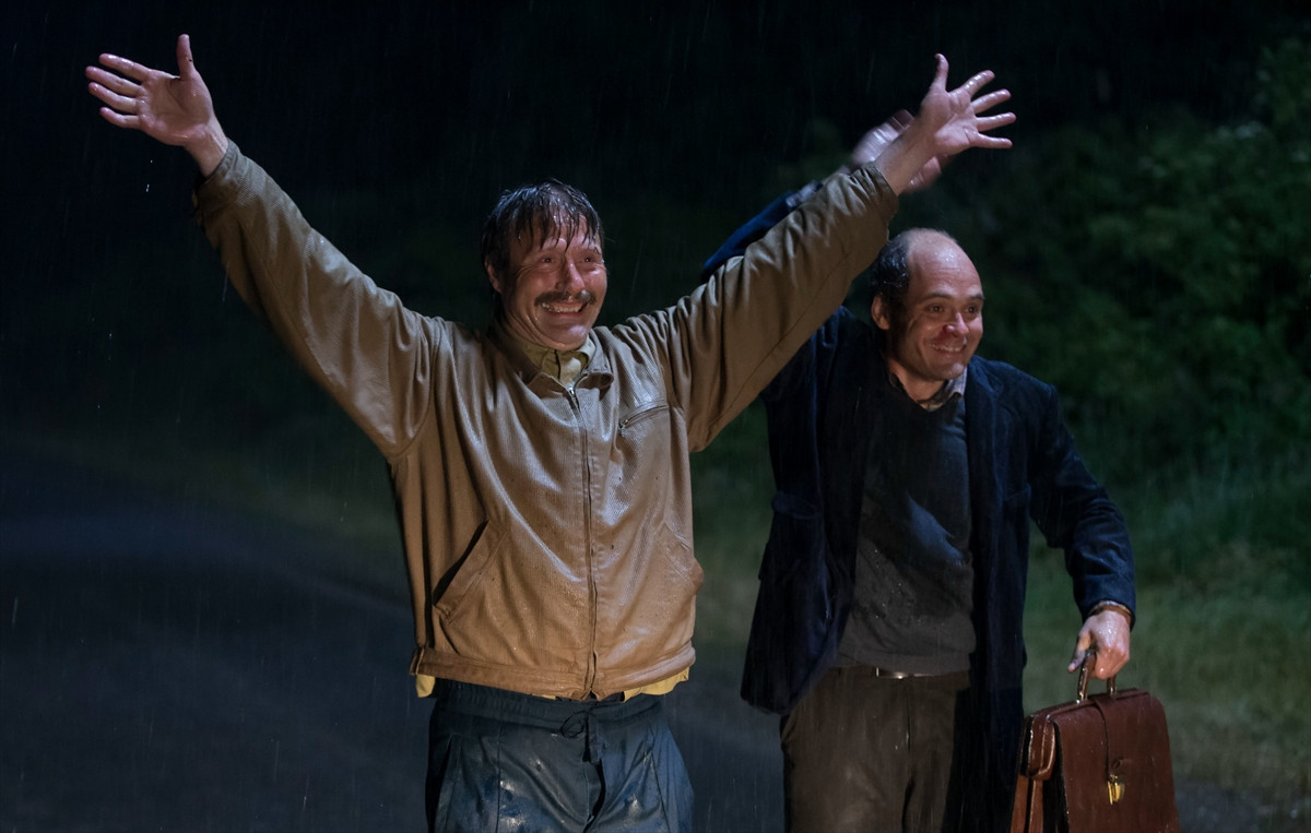 マッツ・ミケルセンの怪演光る！『メン＆チキン』日本初公開決定　予告＆場面写真公開