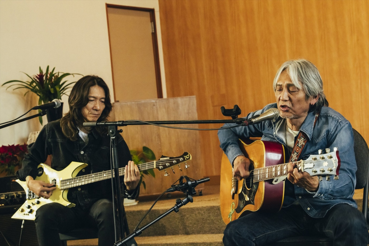 イエモン・吉井和哉のルーツをたどるドキュメンタリー映画『みらいのうた』人生のさまざまな場面を切り取ったビジュアル解禁