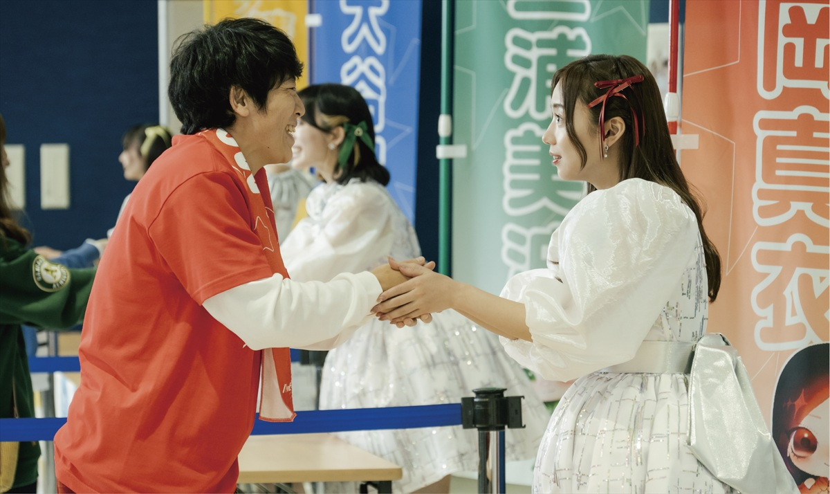 齊藤京子の輝くアイドル姿から不安抱えるスーツ姿も『恋愛裁判』場面写真16点一挙解禁