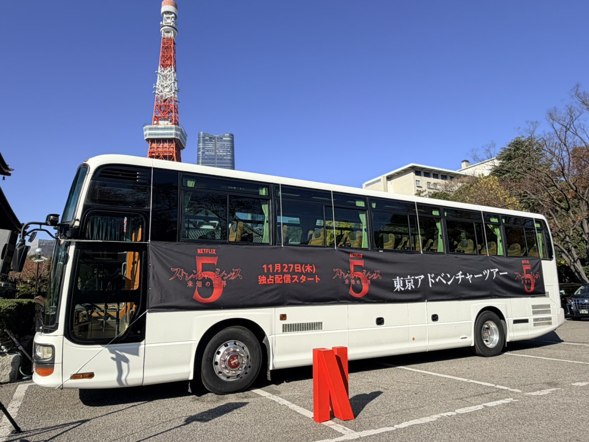 『ストレンジャー・シングス』キャスト4人＆ダファー兄弟が来日！　増上寺→中野で日本を満喫