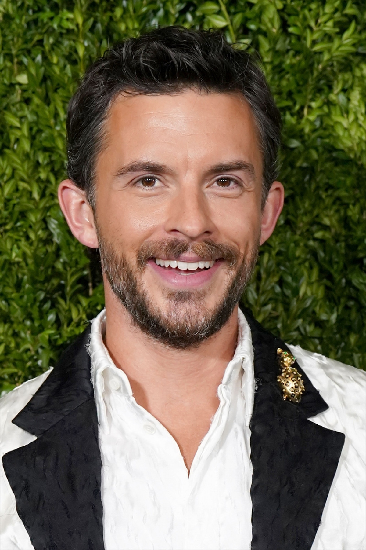 People誌「2025年最もセクシーな男性」はジョナサン・ベイリー！　同性愛を公表する人物として初の受賞