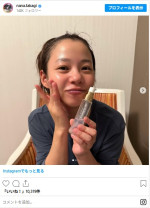 スキンケア中のすっぴんを公開した高木菜那　※「高木菜那」インスタグラム