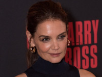 母ケイティ・ホームズがいるNYにスリ・クルーズが帰省中